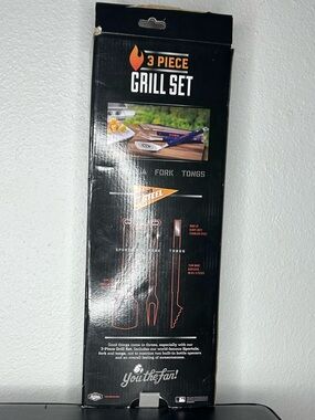 New in box 3 Piece Grill Set - Houston Astros MSRP $49